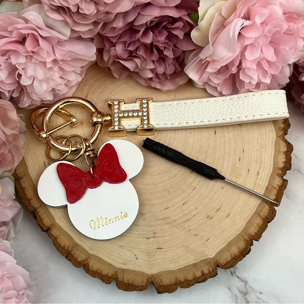 Gorgeous White Leather Minnie Mouse with Wrist Strap Key Fob Keychain - Picture 13 of 16